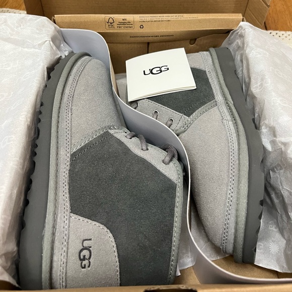 UGG Neumel II Kids Boots - Brand New with box - Picture 3 of 3
